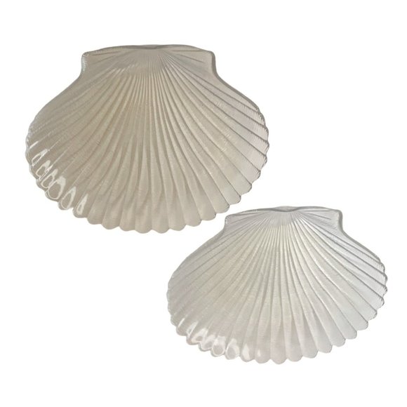 Clam Shell Seashell Shaped Clear Plates 8" x 7.75" x 1" Set of 2 - Picture 2 of 7